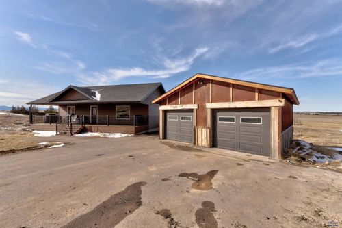 19175 Prairie Hills Rd, Belle Fourche, SD, 57717-6107 | Card Image