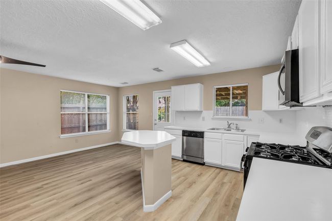 Incredible kitchen is open to breakfast area and formal dinning room. | Image 10