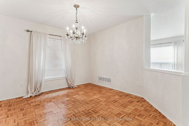 42 Queen Mary Dr, House other with 3 bedrooms, 3 bathrooms and 2 parking in Brampton ON | Image 23