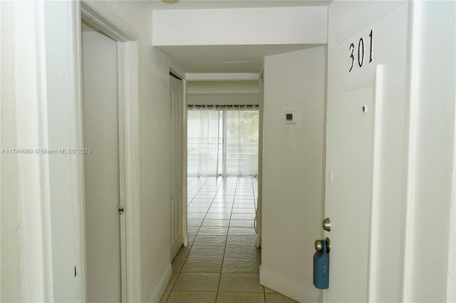 APT-301 - 4215 N University Dr, Condo with 2 bedrooms, 2 bathrooms and null parking in Sunrise FL | Image 4