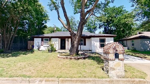 424 Parkside Dr, White Settlement, TX, 76108-2624 | Card Image