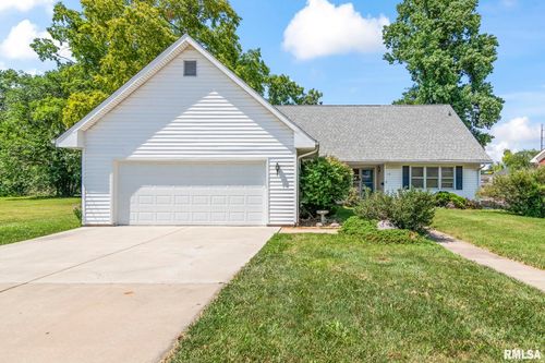113 W Walnut St, Chatham, IL, 62629-1030 | Card Image
