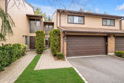 62 Wimbledon Dr, Roslyn, NY, 11576-3097 | Card Image