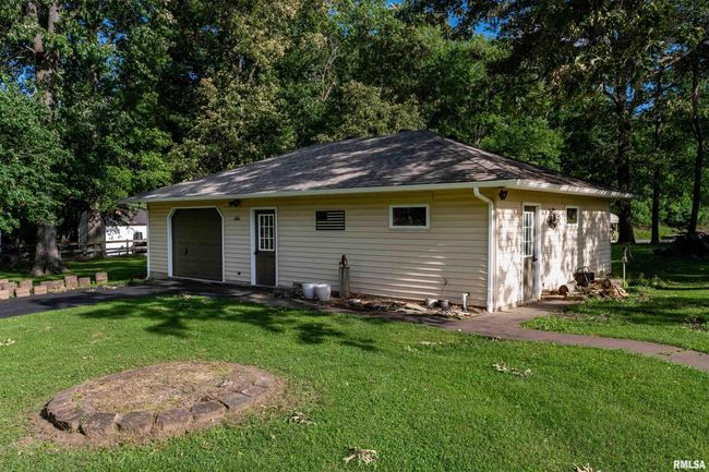 1803 Spring Garden Rd, House other with 3 bedrooms, 3 bathrooms and null parking in Marion IL | Image 32