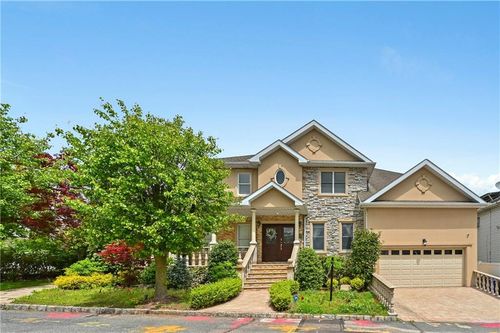 59 Fairway Ln, Staten Island, NY, 10301-3370 | Card Image