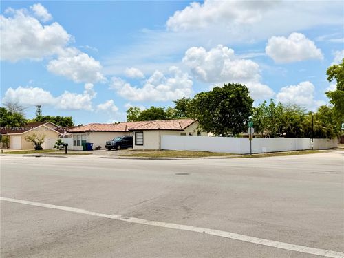 5730 Nw 199th St, Hialeah, FL, 33015-4933 | Card Image