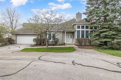 71 Haskell Dr, Bratenahl, OH, 44108-1177 | Card Image