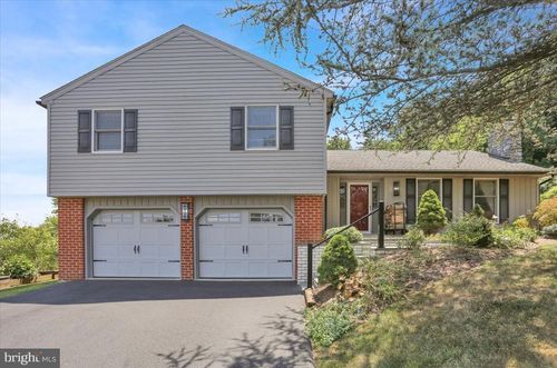 209 Pembroke Dr, READING, PA, 19607-2436 | Card Image