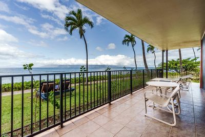 102 - 3445 Lower Honoapiilani Rd, Condo with 2 bedrooms, 2 bathrooms and null parking in Lahaina HI | Image 1