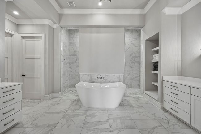 Spa style master bath | Image 22