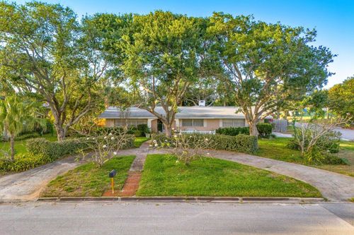 300 12th Ter, Indialantic, FL, 32903-4314 | Card Image