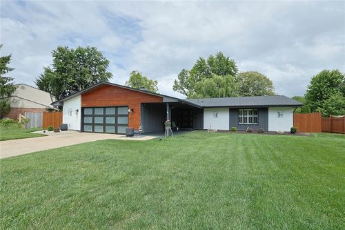 8910 Spring Run Ln, Centerville, OH, 45458-2803 | Card Image