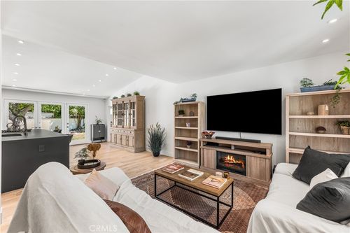 5910 Alonzo Ave, Encino, CA, 91316-1003 | Card Image