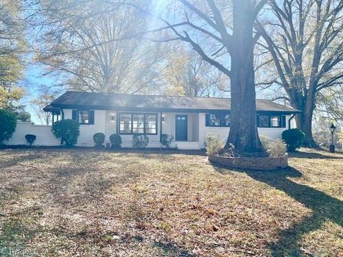 1942 Flat Rock Rd, Reidsville, NC, 27320-7653 | Card Image