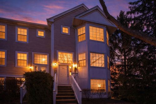 111 Hidden Creek Ln, North Aurora, IL, 60542-1152 | Card Image