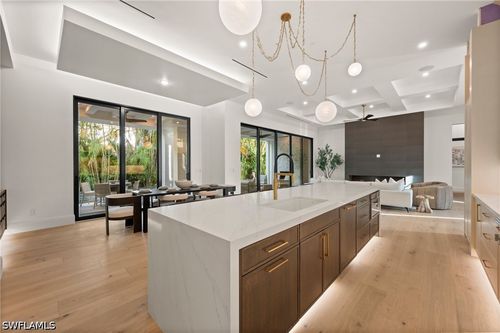 3840 Crayton Rd, NAPLES, FL, 34103-3529 | Card Image