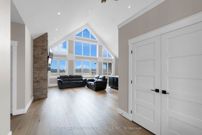 374170 - 6th Line, House other with 4 bedrooms, 3 bathrooms and 8 parking in Amaranth ON | Image 5