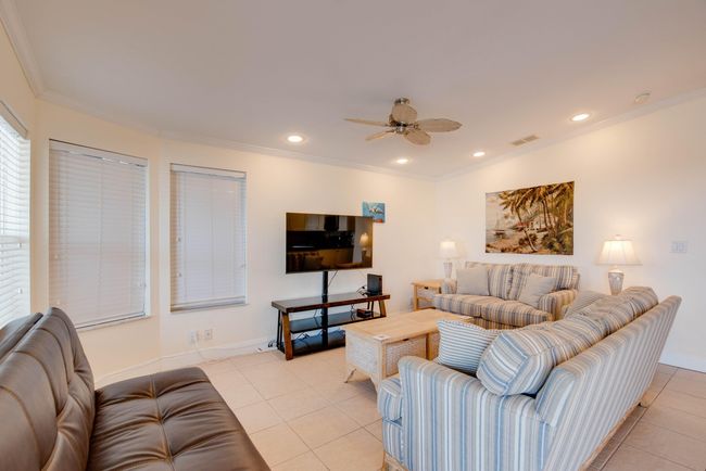 Living Room | Image 10