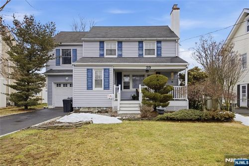 39 Center St, Pompton Lakes, NJ, 07442-1911 | Card Image