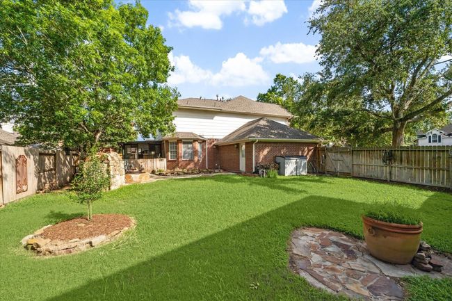 1811 Oakbrook Cir, House other with 4 bedrooms, 3 bathrooms and 2 parking in Pearland TX | Image 24