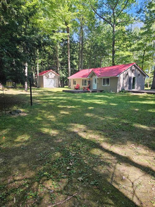 32 N Deer Run Trl, Au Gres, MI, 48703-9734 | Card Image