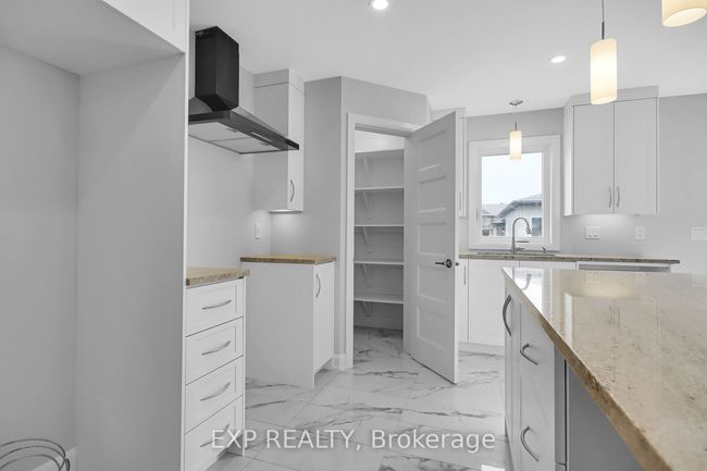647 Parkview Terr, House other with 4 bedrooms, 4 bathrooms and 6 parking in Russell ON | Image 6