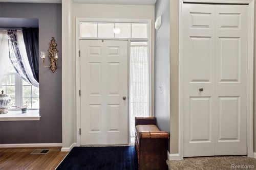 805 Calgary St, Auburn Hills, MI, 48326-4570 | Card Image