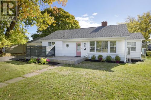 64 Mcgill Ave, Charlottetown, PE, C1A2J8 | Card Image