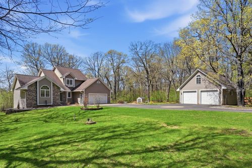 208 Country Oaks Rd, River Falls, WI, 54022-8136 | Card Image