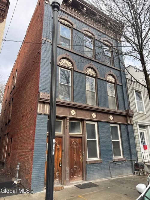 335 1st St, Troy, NY, 12180-4943 | Card Image