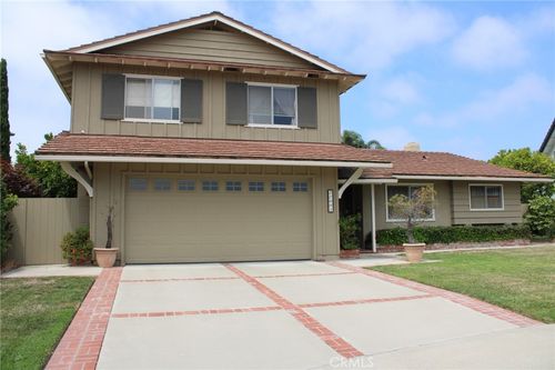 17081 Pleasant Cir, Huntington Beach, CA, 92649-4559 | Card Image