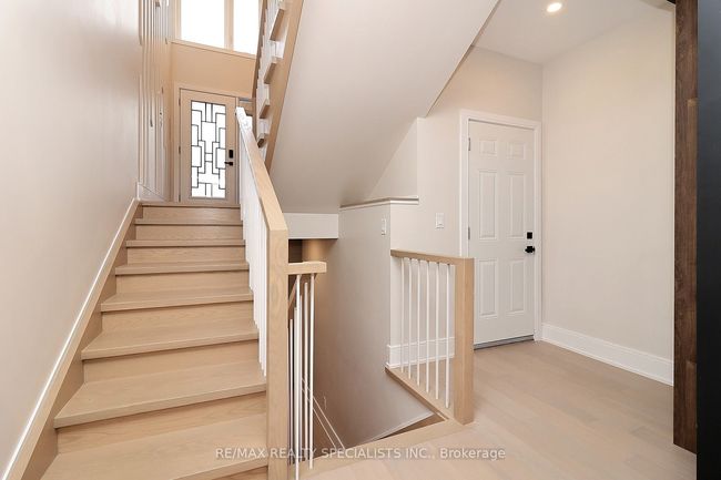 1046 Roosevelt Rd, House attached with 5 bedrooms, 6 bathrooms and 2 parking in Mississauga ON | Image 15
