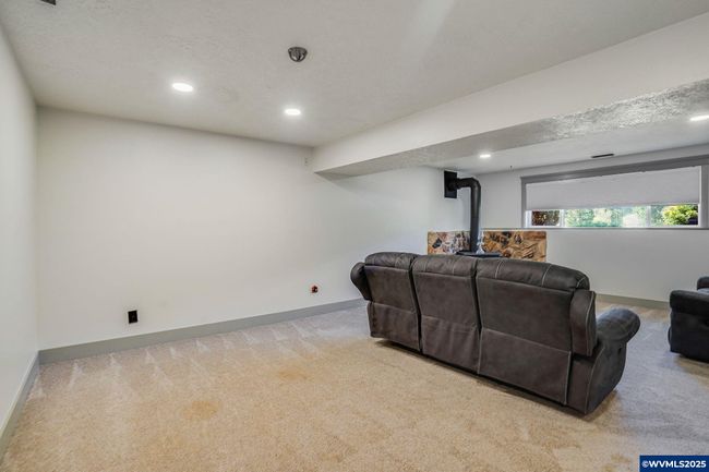 241 Silver Loop, House other with 4 bedrooms, 3 bathrooms and null parking in Silverton OR | Image 35