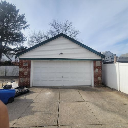 11924 203rd St, Saint Albans, NY, 11412-3826 | Card Image