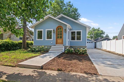 510 Lyon St, South Haven, MI, 49090-1915 | Card Image