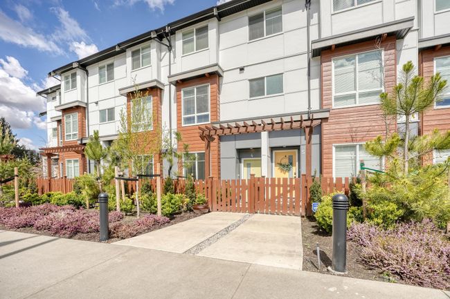 4 - 20155 84 Avenue, Townhouse with 3 bedrooms, 2 bathrooms and 2 parking in Langley BC | Image 1