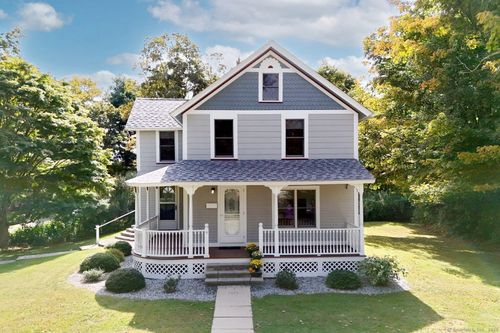 8 Wells Ave, East Hampton, CT, 06424-1017 | Card Image