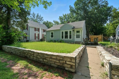 1109 Pierre St, Manhattan, KS, 66502-5450 | Card Image