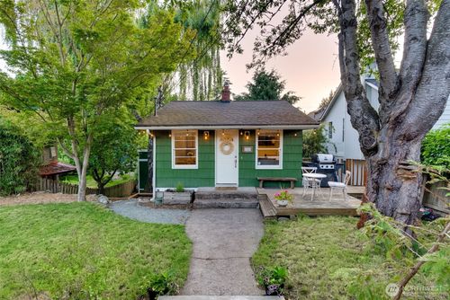 9741 Densmore Ave N, Seattle, WA, 98103-3519 | Card Image
