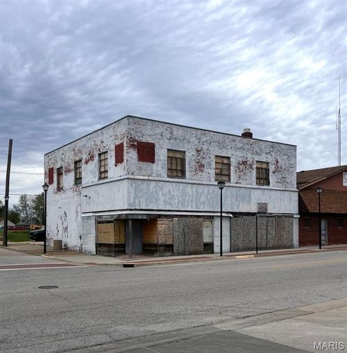 55 W Ferguson Ave, Wood River, IL, 62095-1905 | Card Image