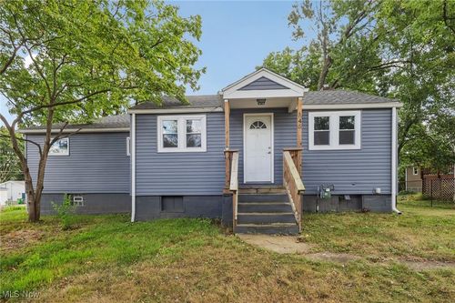 645 Madison Ave, Barberton, OH, 44203-1916 | Card Image