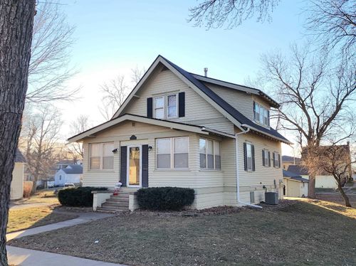 105 2nd Ave Ne, Sioux Center, IA, 51250-1507 | Card Image