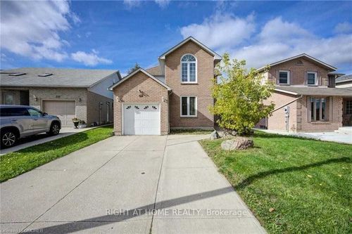 333 Brigade Dr, Hamilton, ON, L9B2G1 | Card Image