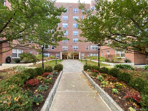 1r-120 E Hartsdale Ave, Hartsdale, NY, 10530-3224 | Card Image