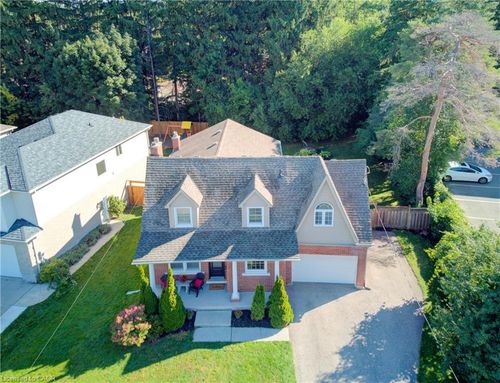 6 Churchill St, Waterloo, ON, N2L2X2 | Card Image