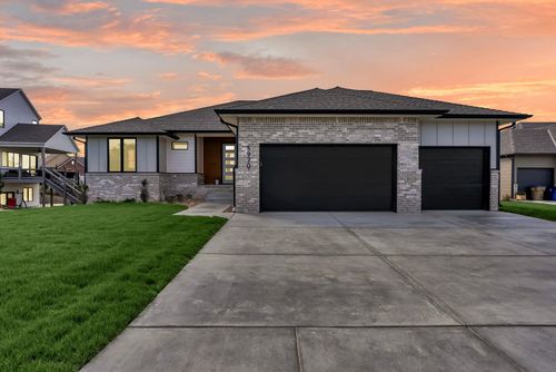 5970 Forbes Ct, Bel Aire, KS, 67220-6401 | Card Image