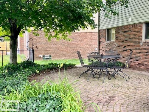 53363 Azalea Dr, Macomb, MI, 48042-5800 | Card Image