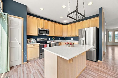 560 Huset Pkwy Ne, Columbia Heights, MN, 55421-5030 | Card Image