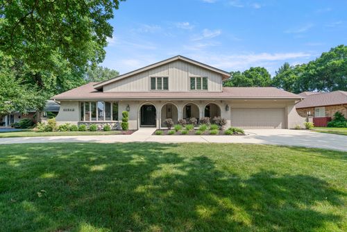 11512 Woodglen Ln, Burr Ridge, IL, 60527-5149 | Card Image
