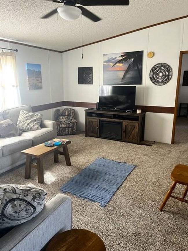 9870 N Leona Blvd, Home with 3 bedrooms, 2 bathrooms and null parking in Leona TX | Image 4